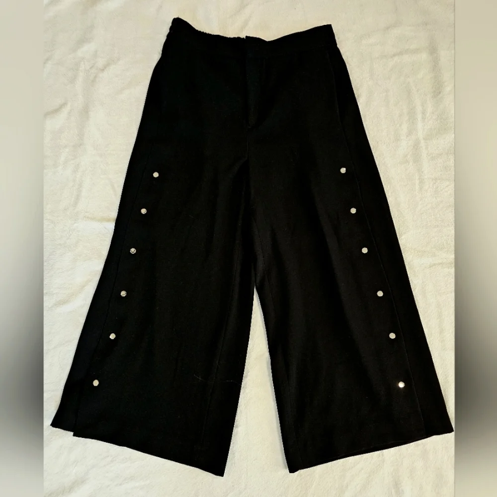 ZARA - Picture 1 of 16
